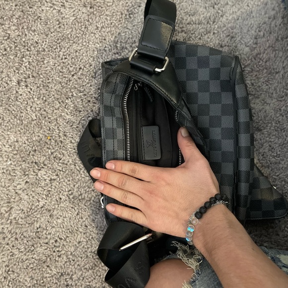 Louis Vuitton Damier Graphite Messenger Bag - Picture 6 of 12